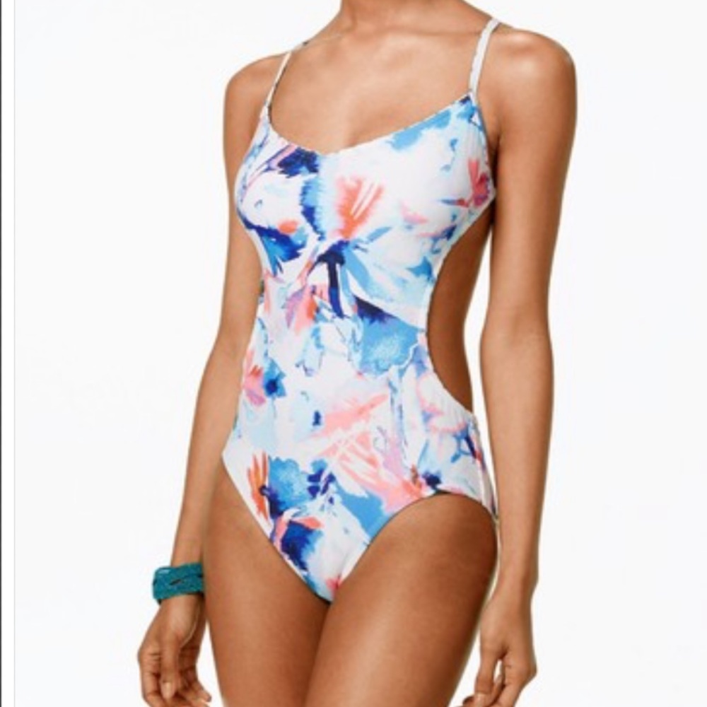NWOT Vince Camuto “Santorini” Cut-Out 1 Piece Swim